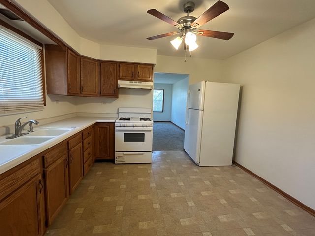 207 N LORD Avenue, Carpentersville, IL 60110