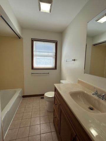 207 N LORD Avenue, Carpentersville, IL 60110