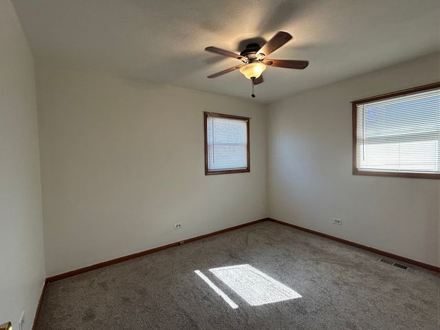 207 N LORD Avenue, Carpentersville, IL 60110