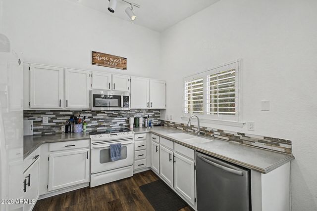 1202 W SEA BASS Court, Gilbert, AZ 85233