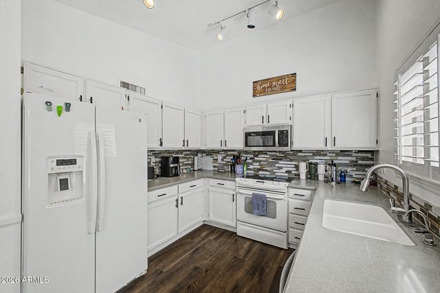 1202 W SEA BASS Court, Gilbert, AZ 85233