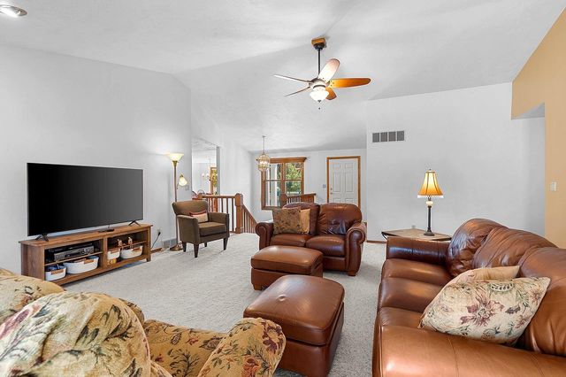 102 ACREVIEW DRIVE, De Pere, WI 54115