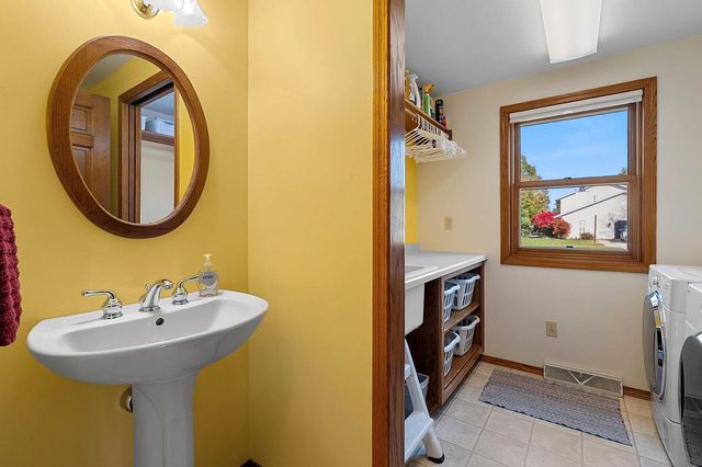 102 ACREVIEW DRIVE, De Pere, WI 54115