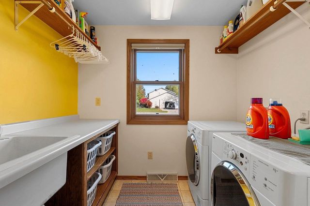 102 ACREVIEW DRIVE, De Pere, WI 54115