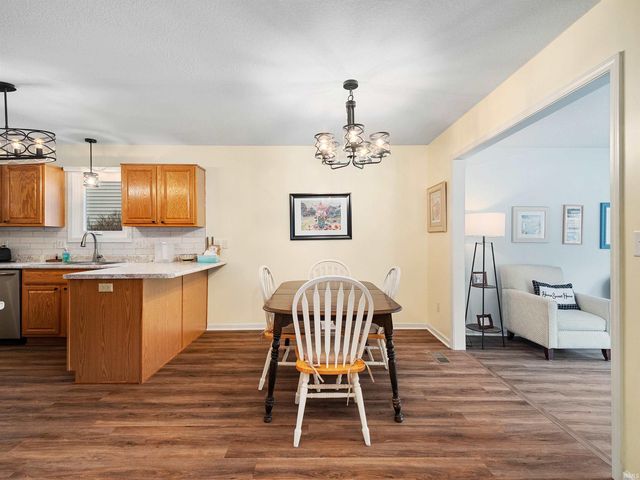 9023 Falcons Run, Fort Wayne, IN 46825