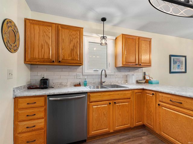 9023 Falcons Run, Fort Wayne, IN 46825