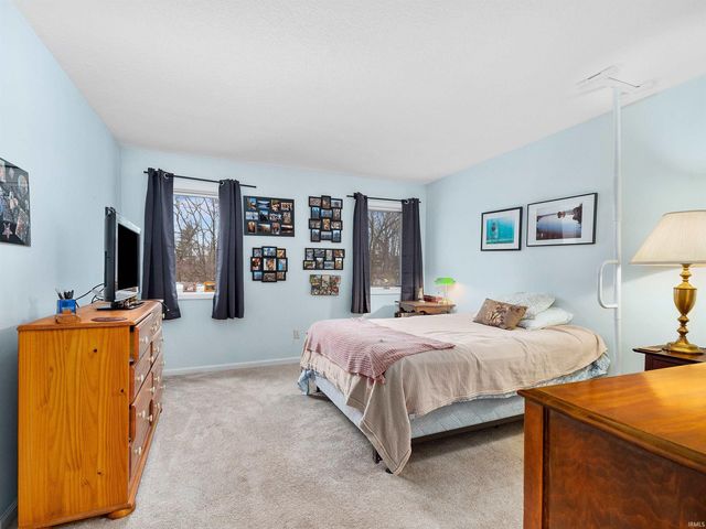 9023 Falcons Run, Fort Wayne, IN 46825