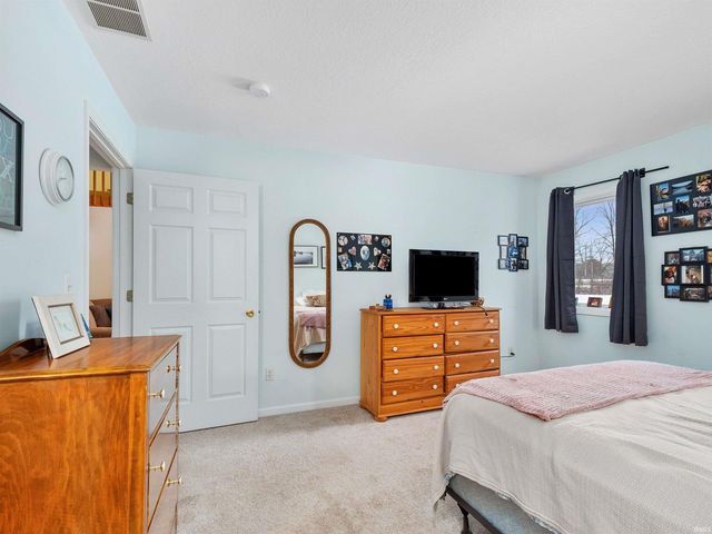 9023 Falcons Run, Fort Wayne, IN 46825