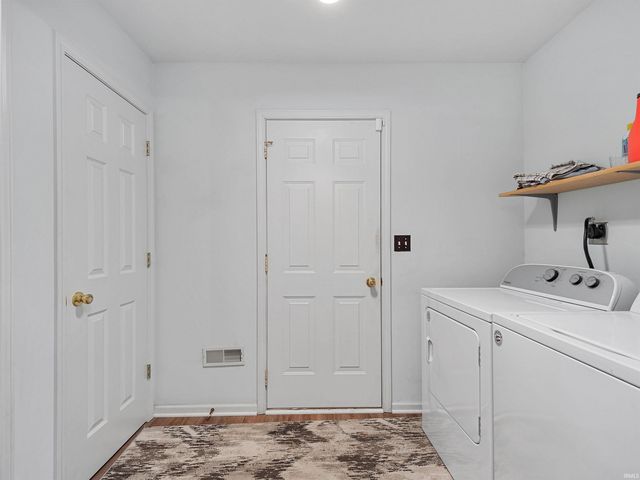 9023 Falcons Run, Fort Wayne, IN 46825