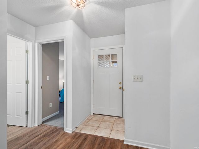 9023 Falcons Run, Fort Wayne, IN 46825