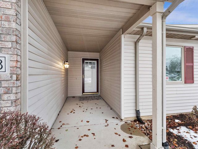 9023 Falcons Run, Fort Wayne, IN 46825