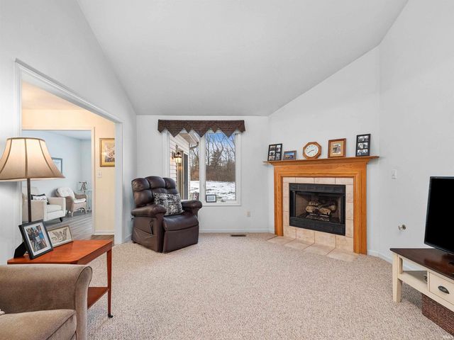 9023 Falcons Run, Fort Wayne, IN 46825