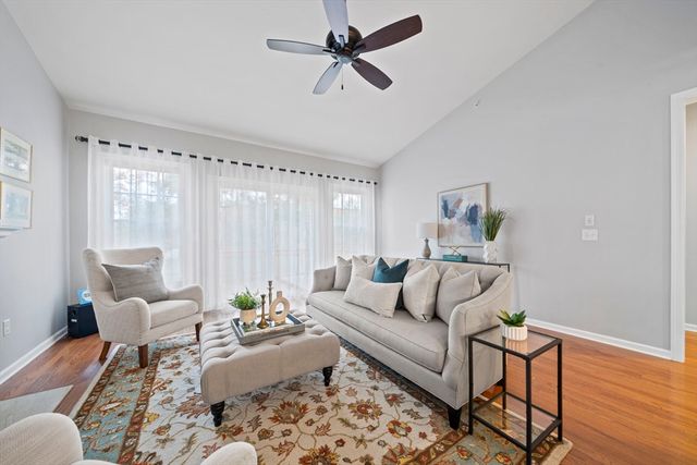 33 Kelly Way 33, Canton, MA 02021