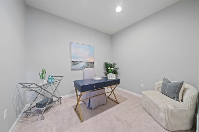 33 Kelly Way 33, Canton, MA 02021