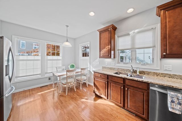 33 Kelly Way 33, Canton, MA 02021