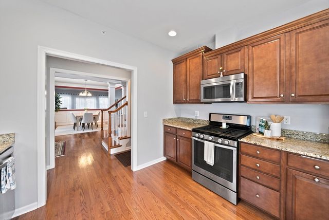 33 Kelly Way 33, Canton, MA 02021