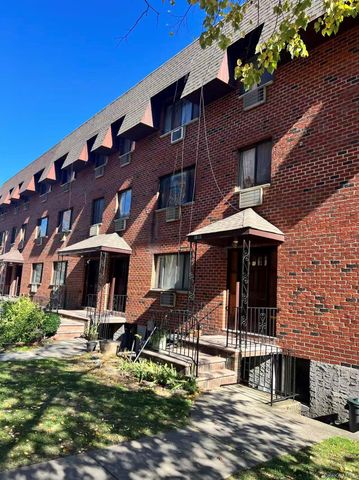 1009 166th Street, Beechhurst, NY 11357