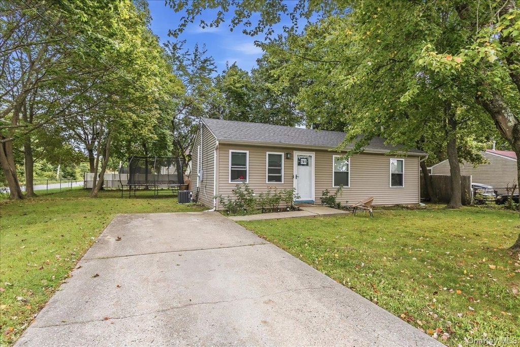 761 Provost Avenue, Bellport, NY 11713