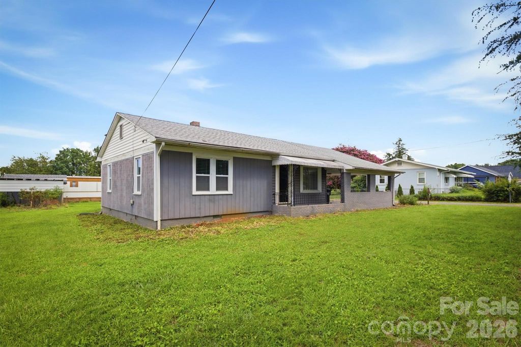 300 N Center Street, Hildebran, NC 28637