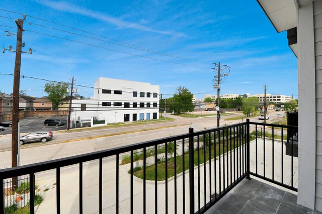 2426 Ella Boulevard, Houston, TX 77008