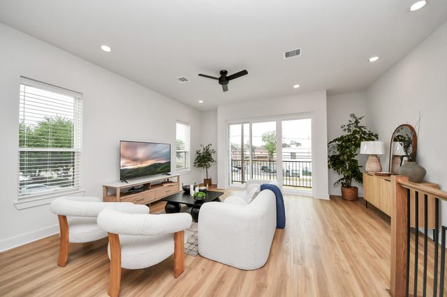 2426 Ella Boulevard, Houston, TX 77008