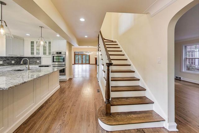 6420 N Navajo Avenue, Chicago, IL 60646