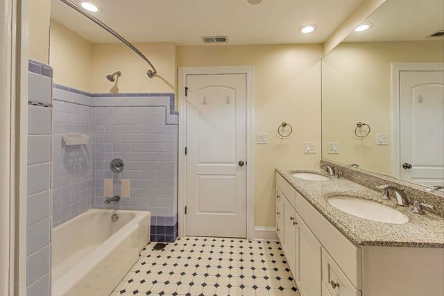 6420 N Navajo Avenue, Chicago, IL 60646