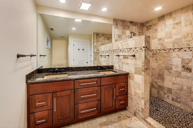 6420 N Navajo Avenue, Chicago, IL 60646