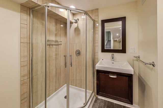 6420 N Navajo Avenue, Chicago, IL 60646