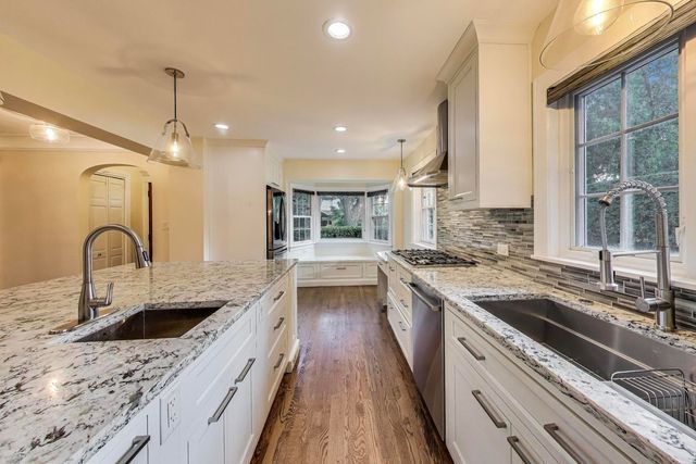 6420 N Navajo Avenue, Chicago, IL 60646