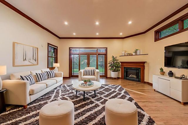 6420 N Navajo Avenue, Chicago, IL 60646