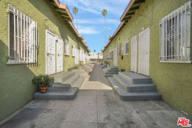 606 W 81st Street, Los Angeles, CA 90044