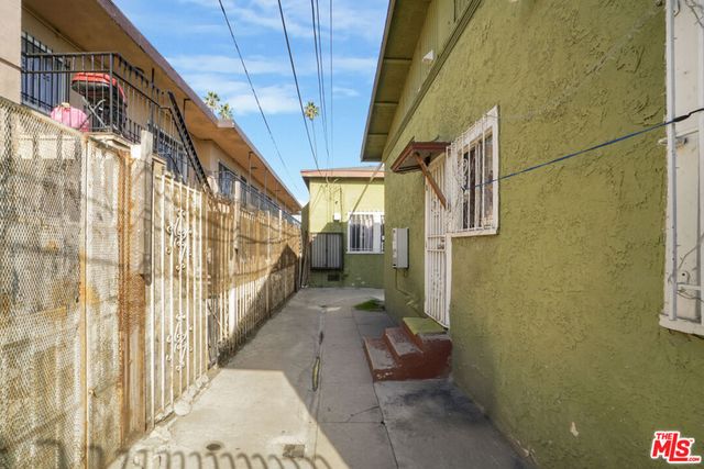 606 W 81st Street, Los Angeles, CA 90044