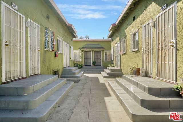 606 W 81st Street, Los Angeles, CA 90044