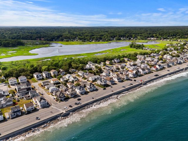 82 Kings Highway, Hampton, NH 03842