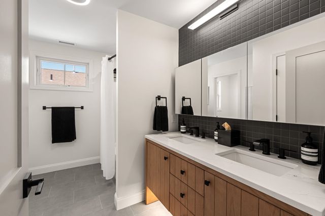 82 Kings Highway, Hampton, NH 03842