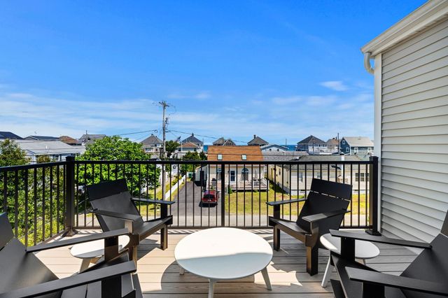82 Kings Highway, Hampton, NH 03842