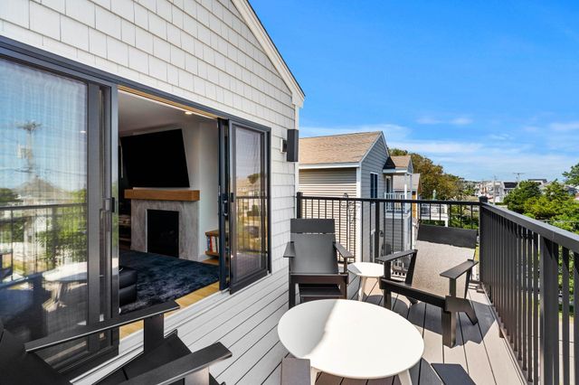 82 Kings Highway, Hampton, NH 03842