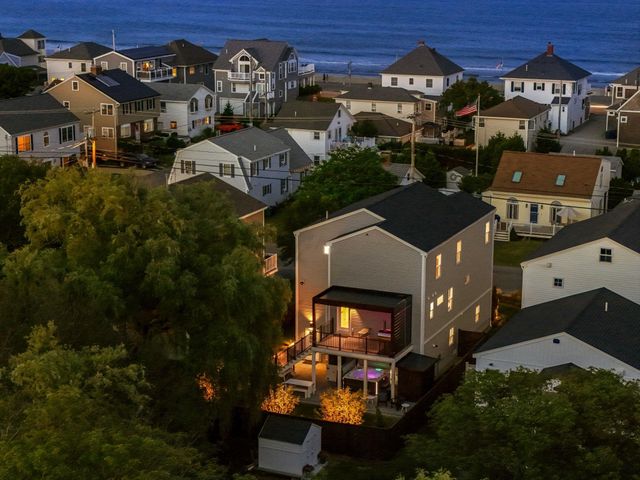 82 Kings Highway, Hampton, NH 03842