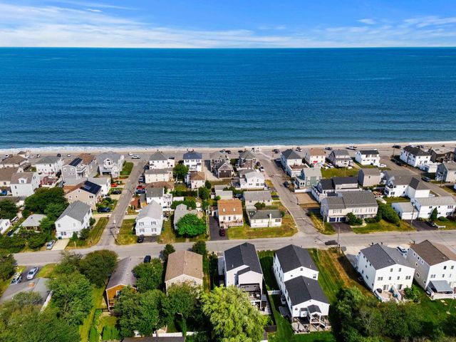 82 Kings Highway, Hampton, NH 03842