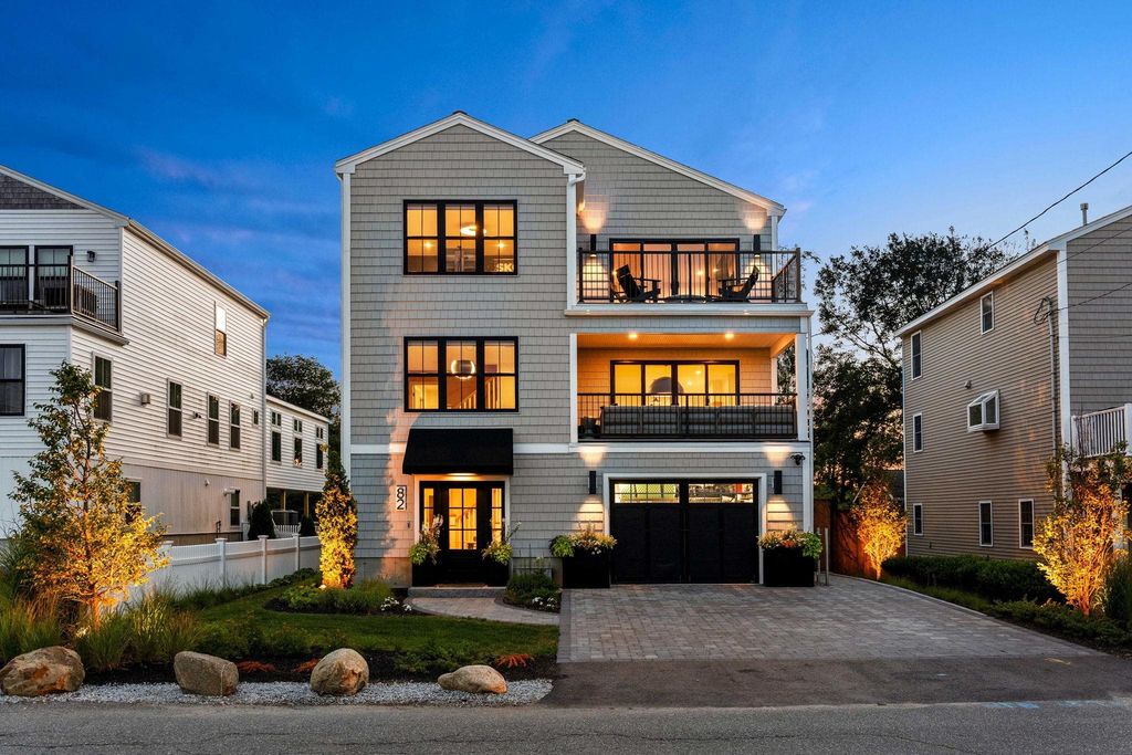 Image 1 of property listing at 82 Kings Highway, Hampton, NH 03842
