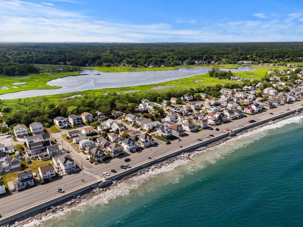 Image 11 of property listing at 82 Kings Highway, Hampton, NH 03842