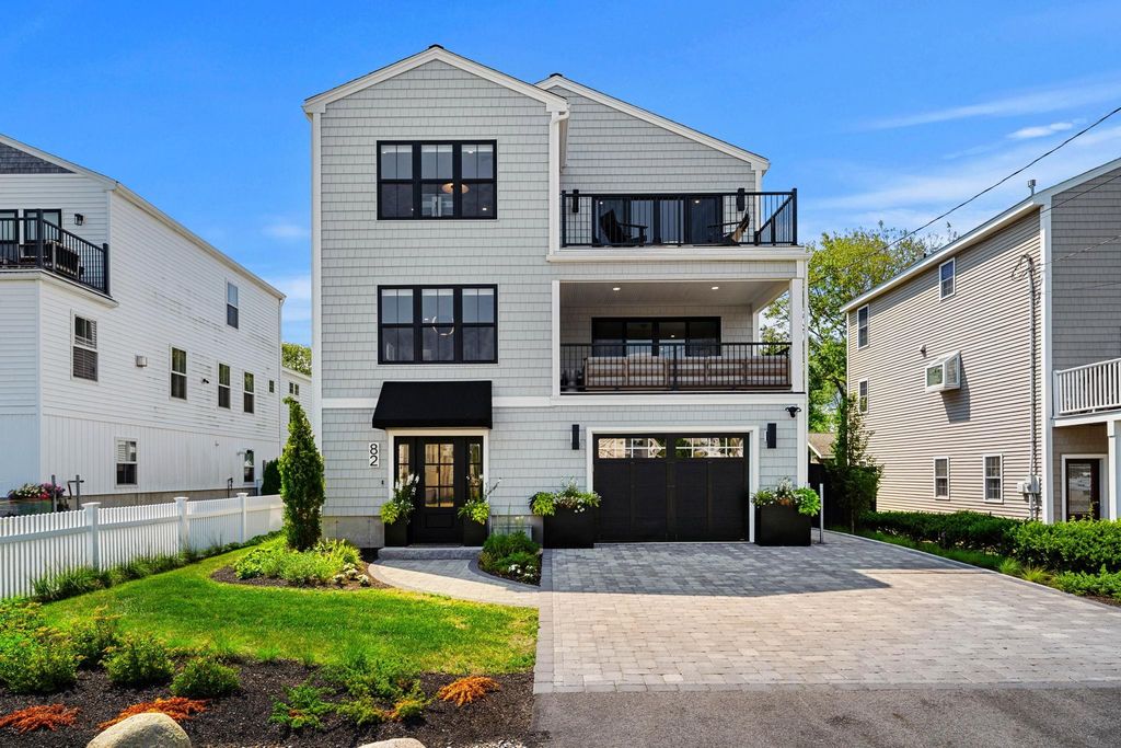 Image 3 of property listing at 82 Kings Highway, Hampton, NH 03842