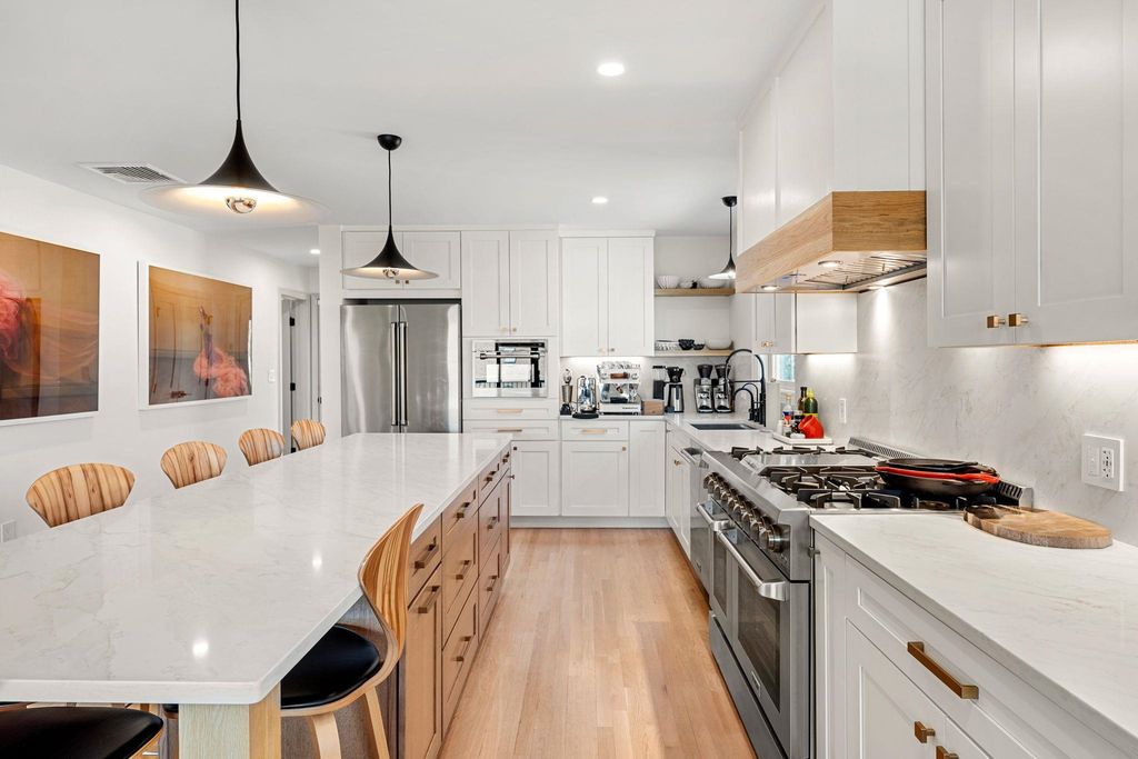 Image 21 of property listing at 82 Kings Highway, Hampton, NH 03842