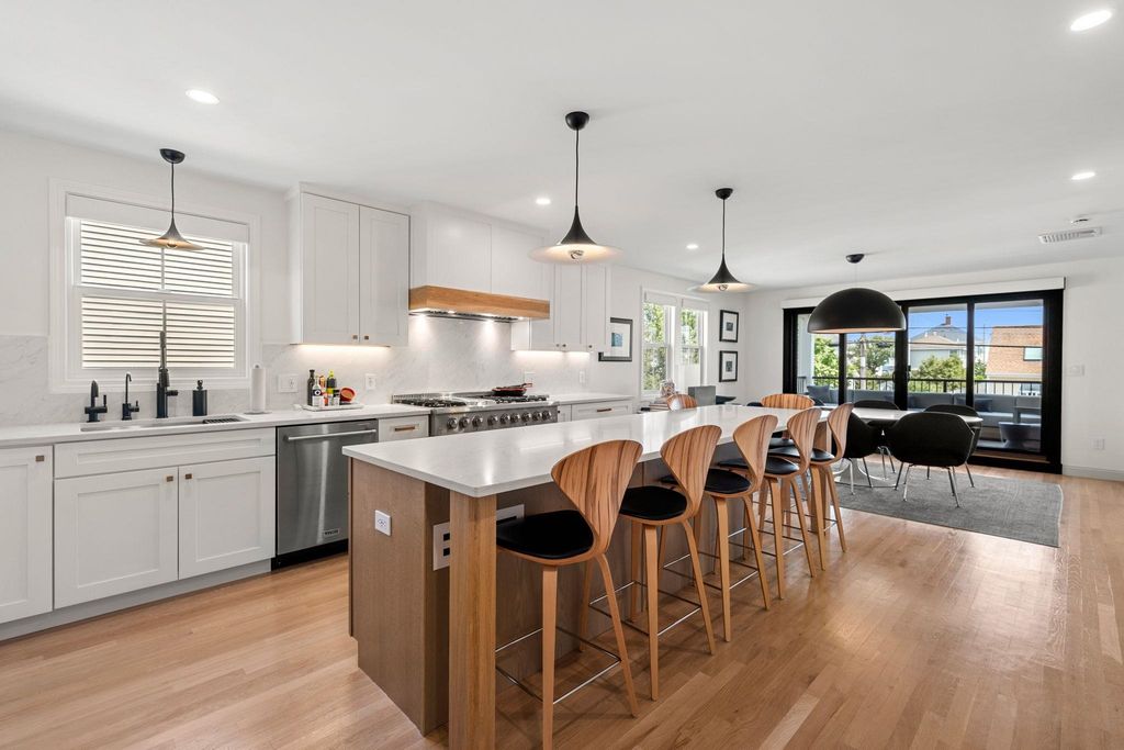 Image 24 of property listing at 82 Kings Highway, Hampton, NH 03842