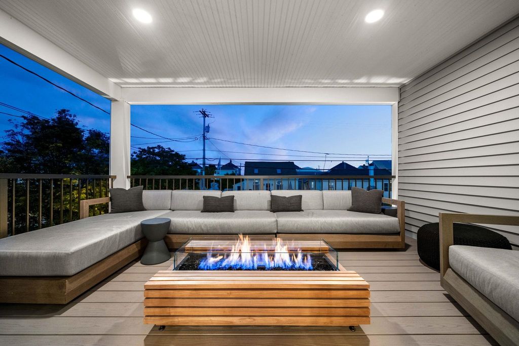 Image 36 of property listing at 82 Kings Highway, Hampton, NH 03842