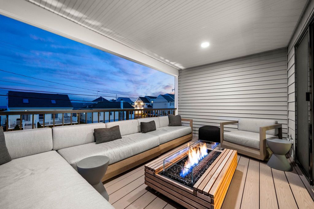 Image 37 of property listing at 82 Kings Highway, Hampton, NH 03842