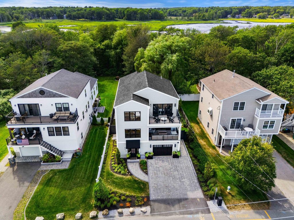 Image 6 of property listing at 82 Kings Highway, Hampton, NH 03842