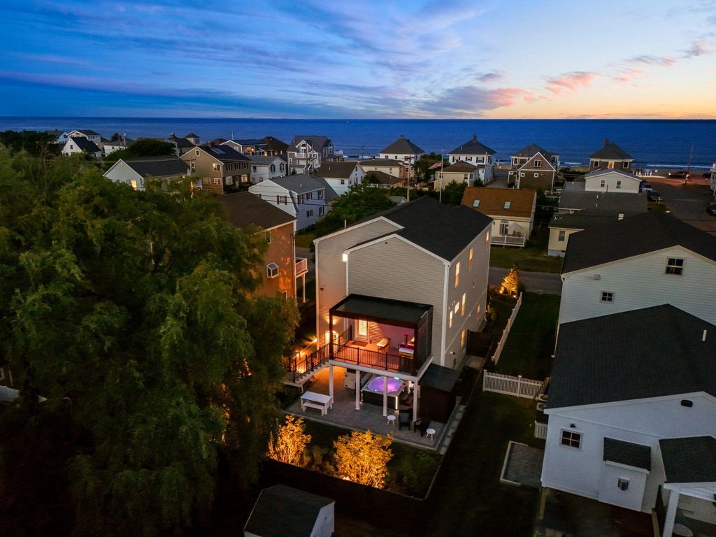 Image 58 of property listing at 82 Kings Highway, Hampton, NH 03842