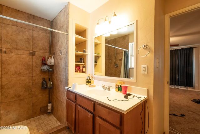 5632 E Calle Aurora, Tucson, AZ 85711